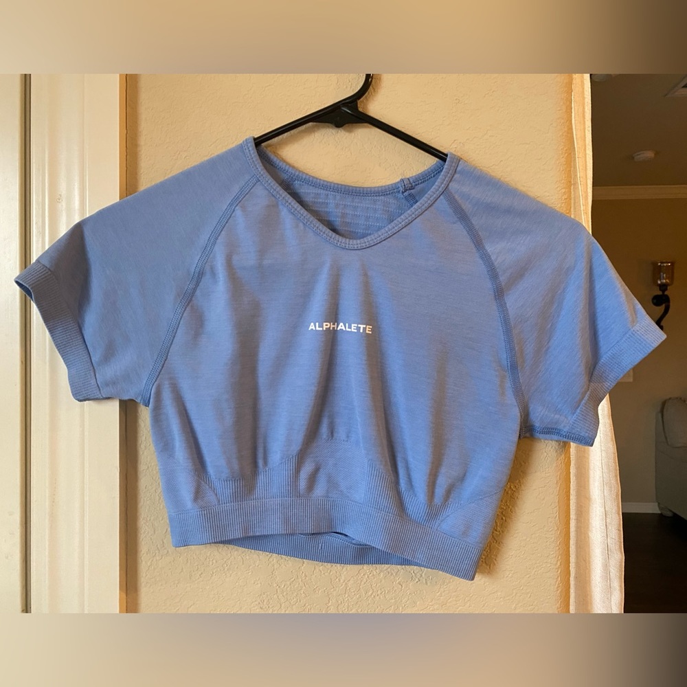 Alphalete Amplify Short Sleeve Crop